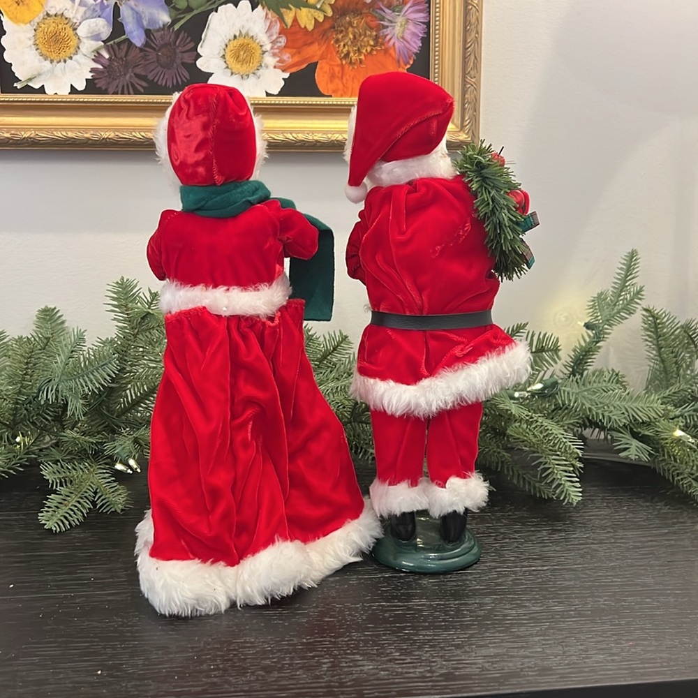 Byers’ Choice Carolers - Picture 2 of 7